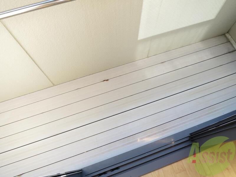 バルコニー　窓を大きく開けて、澄んだ空気を部屋いっぱいに取り込もう