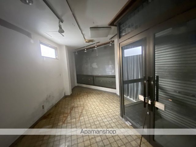 榴岡五丁目店舗付き貸家の玄関写真