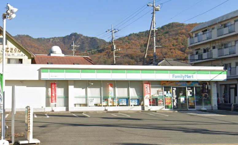 コンビニ　ファミリーマート 甲府千塚店（コンビニ）まで1068m