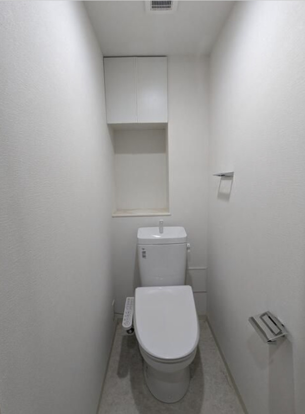 トイレ　落ち着いた色調のトイレです