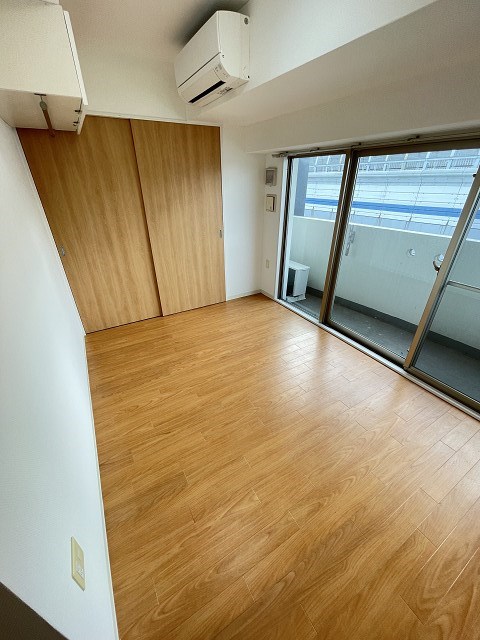 セレニテ甲子園Iの居間写真