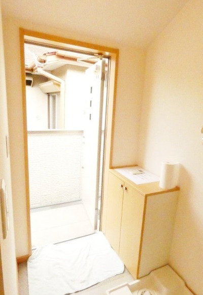玄関　別部屋の画像を使用しております。