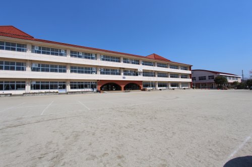 小学校　足利市立桜小学校（小学校）まで267m