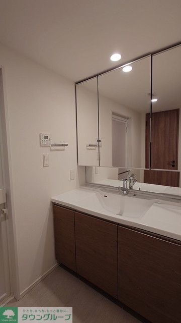 洗面設備　※写真は同タイプ住戸です。