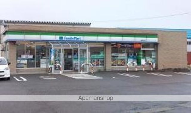コンビニ　ファミリーマート（コンビニ）まで550m
