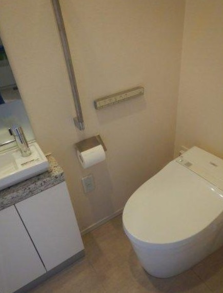 東急東横線 代官山駅 徒歩2分 13階建 築14年のトイレ写真
