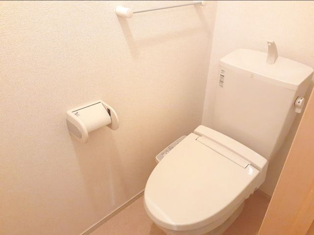 東急東横線 大倉山駅 徒歩14分 2階建 築12年のトイレ写真