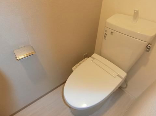トイレ　温水洗浄便座です