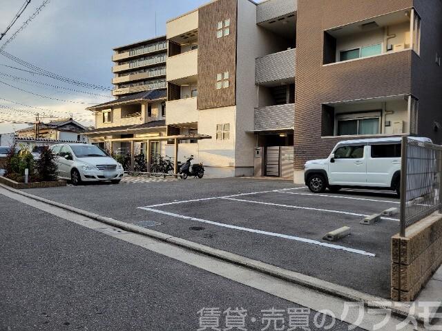 駐車場　敷地内駐車場