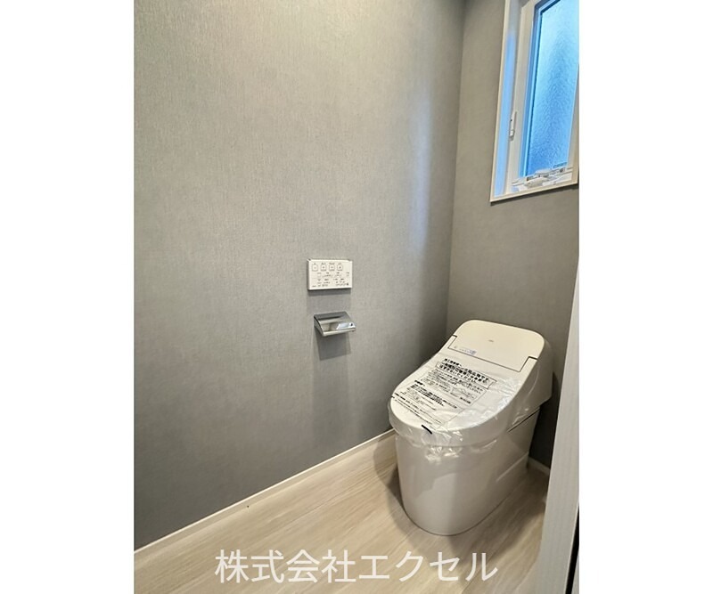 トイレ　温水洗浄便座です。