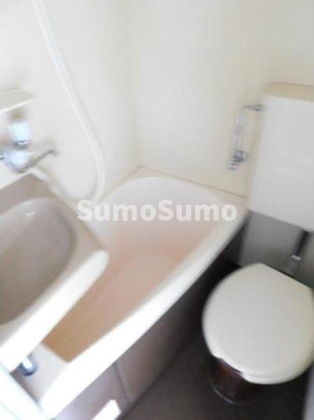 バス・シャワールーム　コンパクトで使いやすいお風呂です