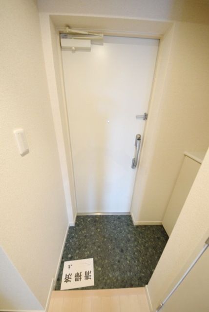 玄関　★玄関収納も完備★
