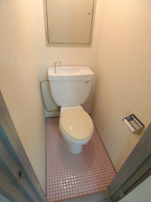 地下鉄名城線 矢場町駅 徒歩7分 5階建 築49年のトイレ写真