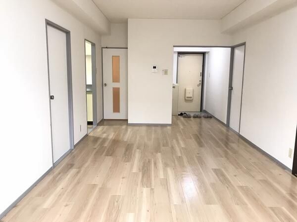居室・リビング　反転写真