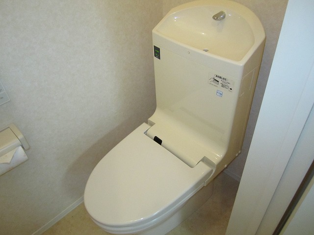 トイレ　※同マンション別部屋の写真と鳴ります