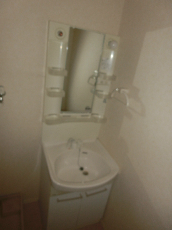 洗面設備　※同マンション別部屋の写真と鳴ります