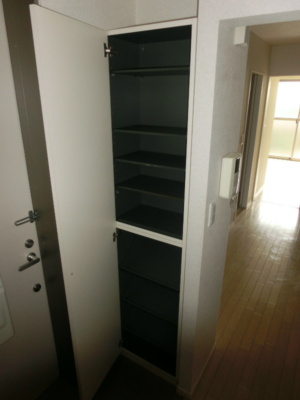 玄関　※同マンション別部屋の写真と鳴ります