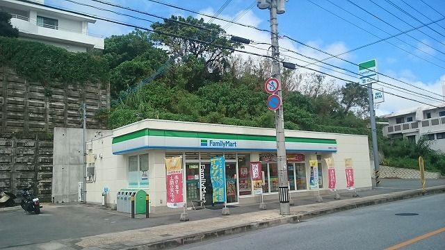 コンビニ　ファミリーマート首里寒川一丁目（コンビニ）まで650m