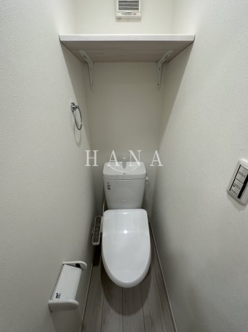 東武伊勢崎線 竹ノ塚駅 徒歩13分 3階建 築4年のトイレ写真