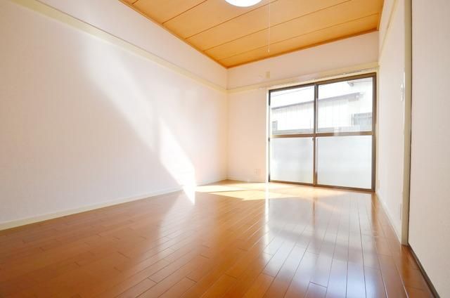 居室・リビング　同建物別号室