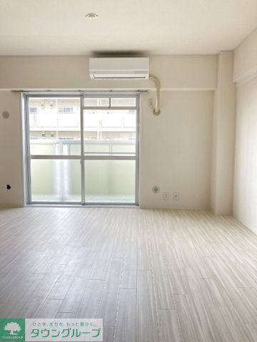 北茅ヶ崎アパートメント5号棟の居間写真