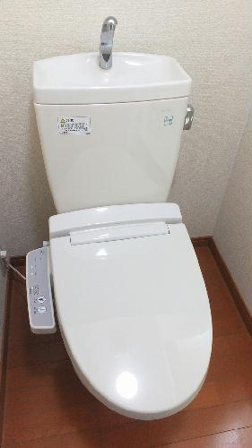 トイレ　温水洗浄便座設置済み