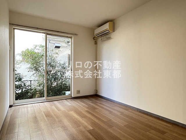 居室・リビング　南東向きで日当たり良好なお部屋！暖かな日差しが入ります♪