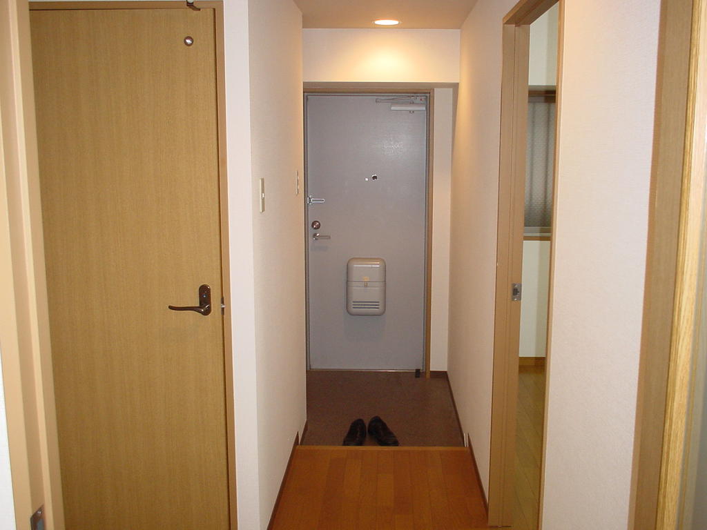 有信段原ビルの玄関写真