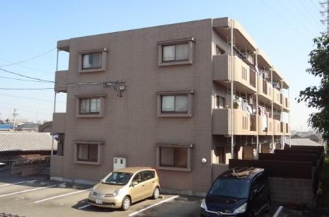 松阪市駅部田町のマンションの建物外観