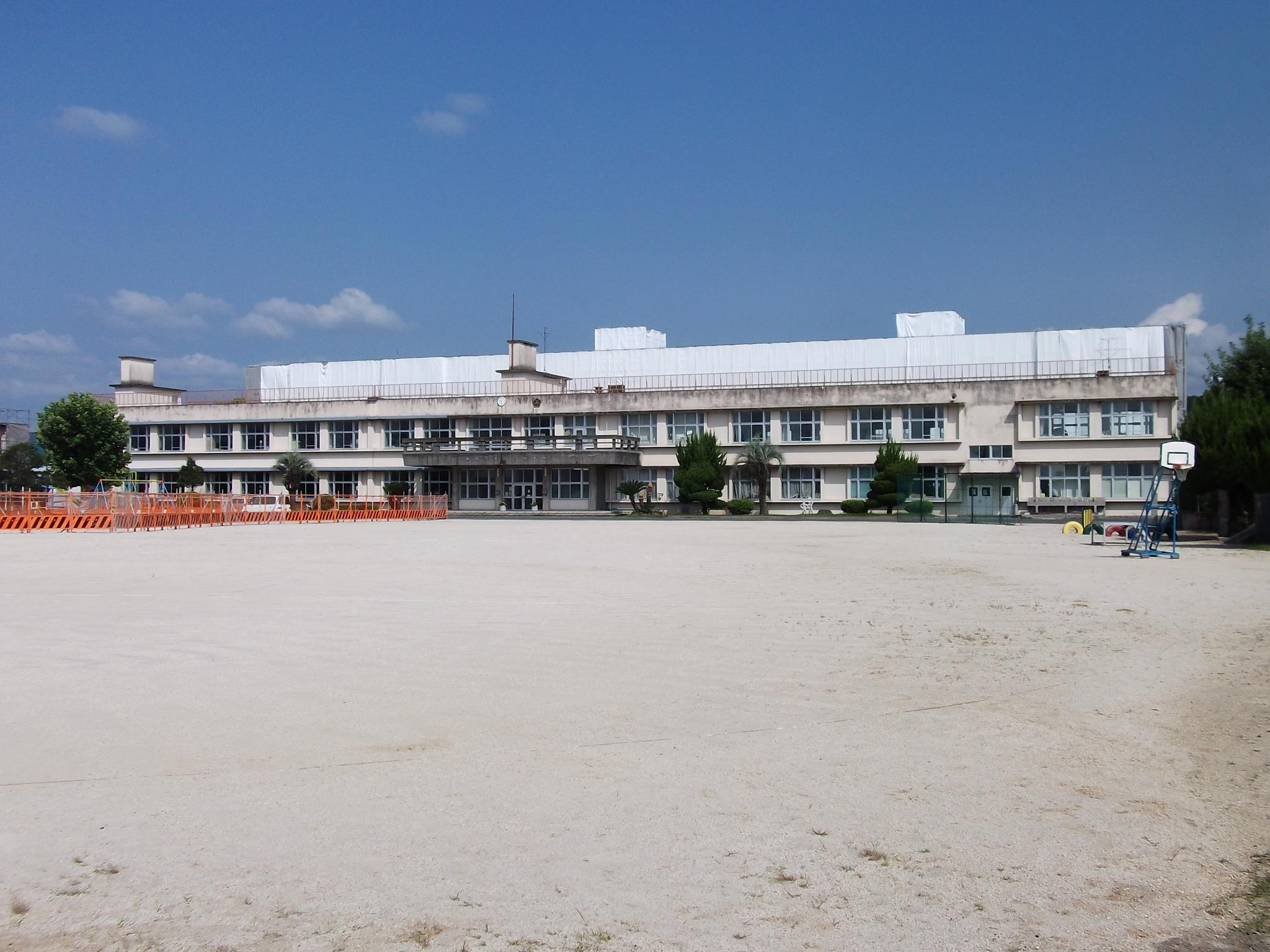 【グリーンテラスK　I番館の小学校】