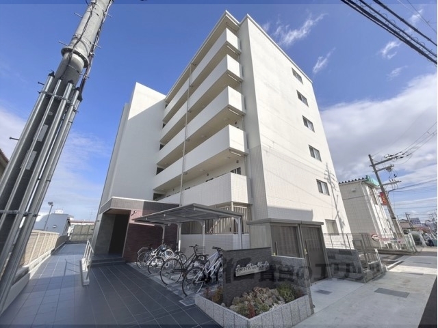 【橿原市葛本町のマンションの建物外観】