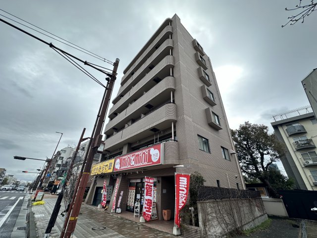 【ウェルコート岡本の建物外観】