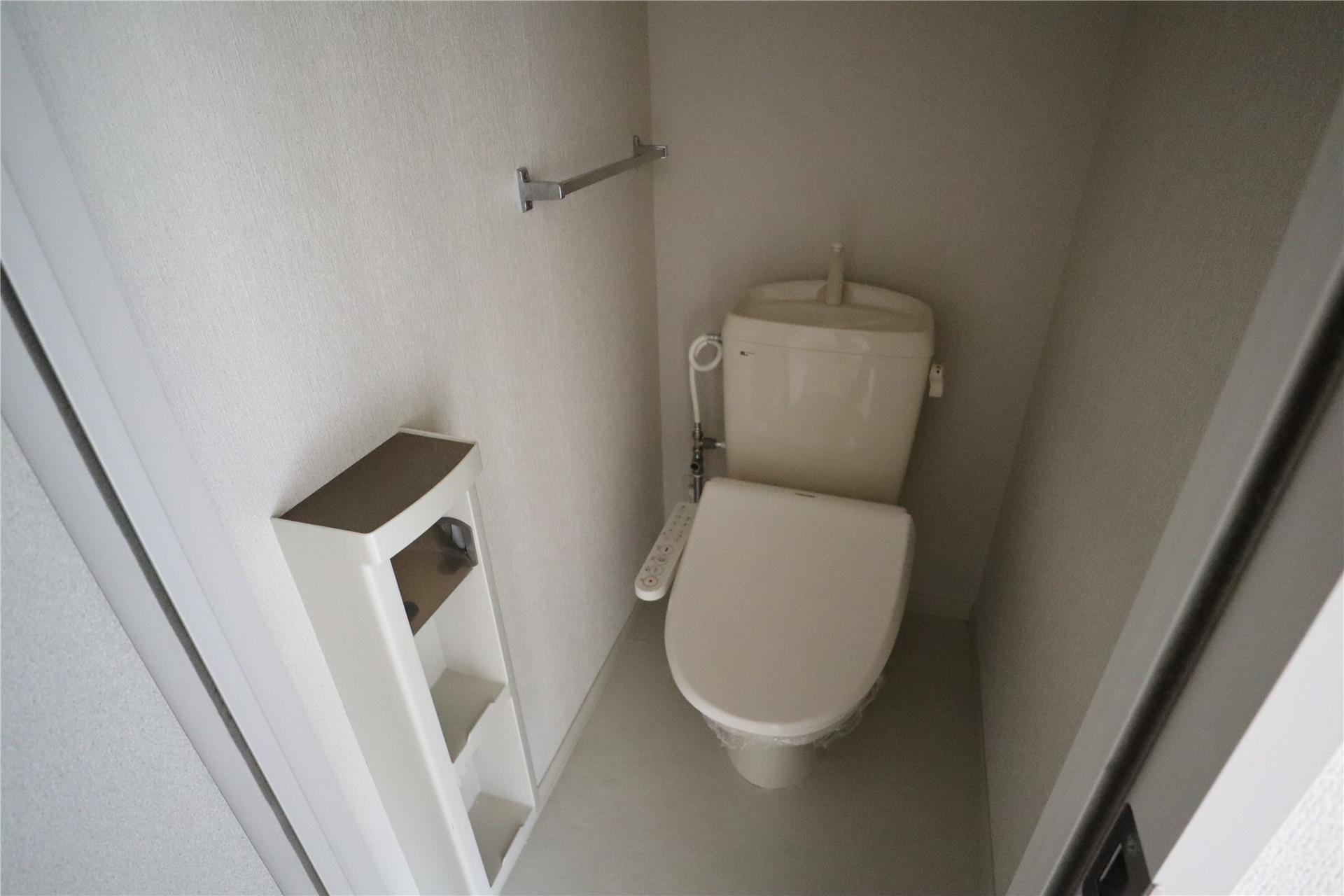 トイレ　写真は101号室です。