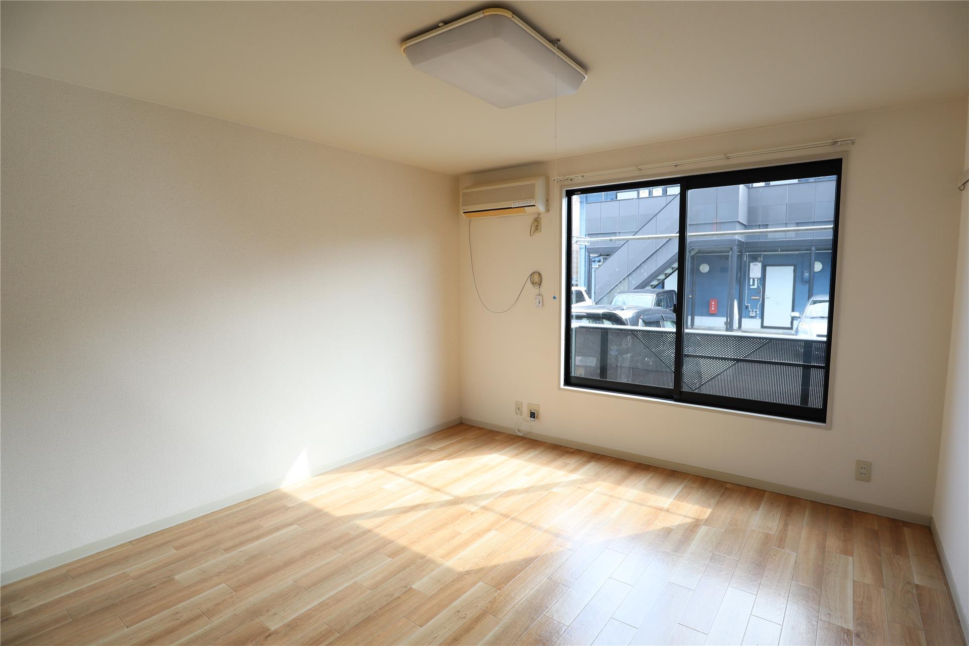 居室・リビング　写真は101号室です。