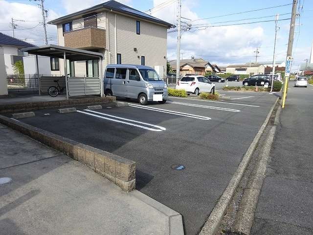 【桑名市大字福島のアパートの駐車場】