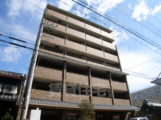 京都市上京区寺今町のマンションの建物外観