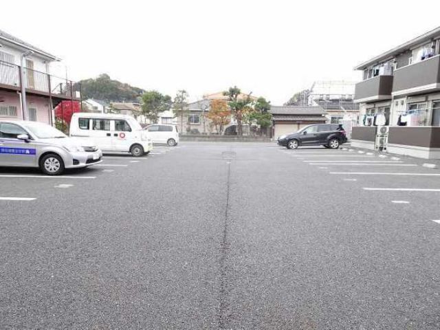 【北茨城市磯原町磯原のアパートの駐車場】