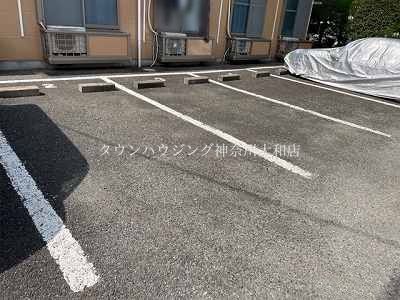 【大和市中央林間西のアパートの駐車場】