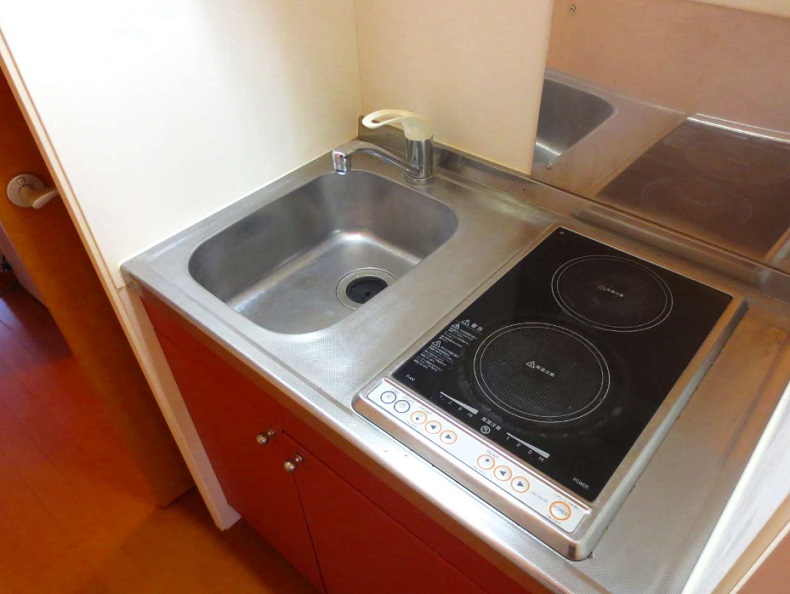キッチン　２口電気コンロ完備