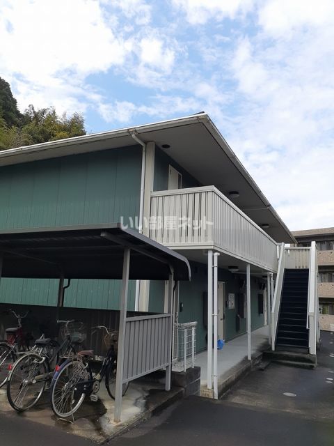 四日市市山城町のアパートの建物外観