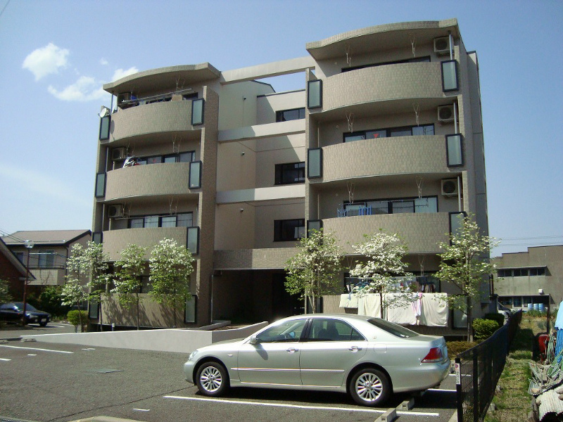 松本市井川城のマンションの建物外観