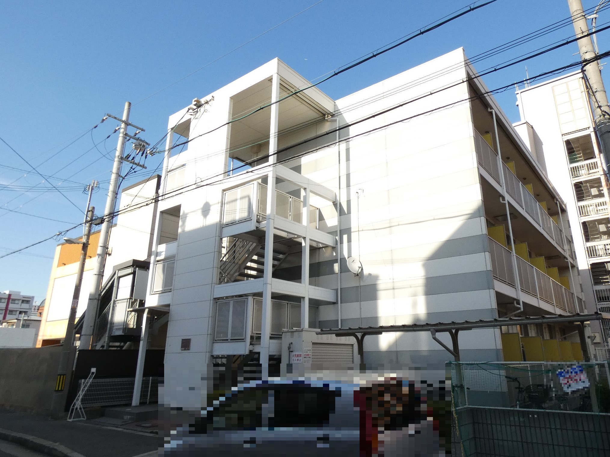 大阪市東淀川区豊里のマンションの建物外観