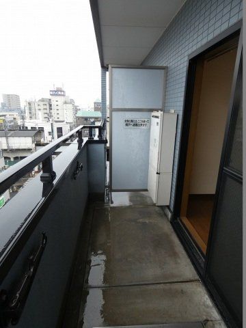 【東大阪市小阪のマンションのバルコニー】