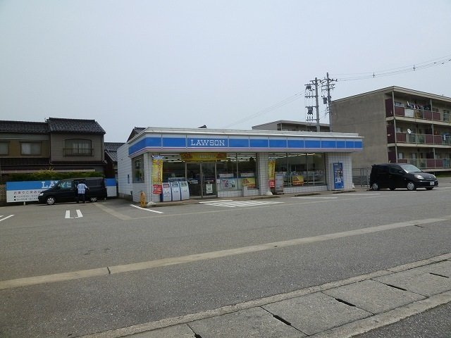 【高岡市金屋のアパートのコンビニ】