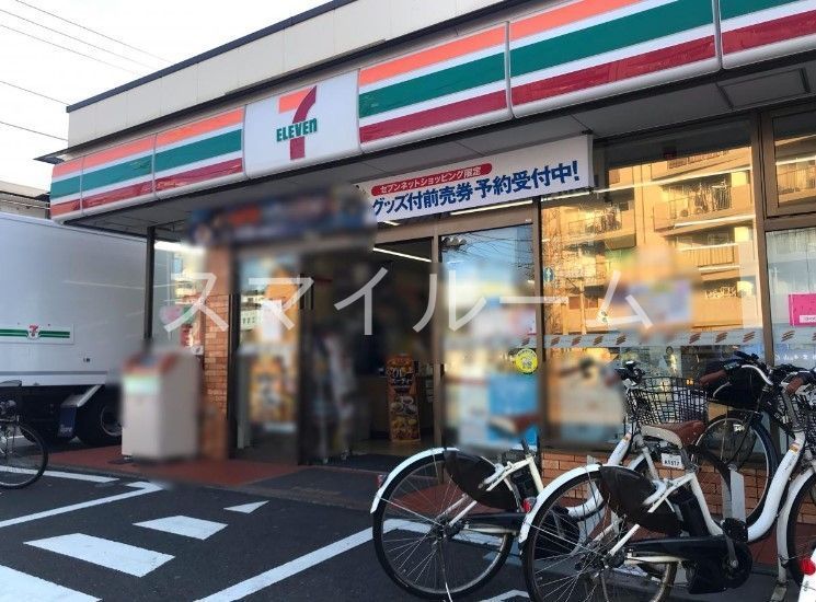 【サンウエスト四谷上町のコンビニ】