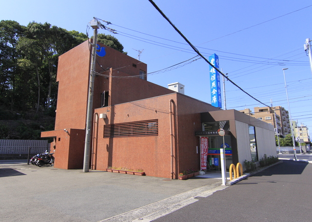 銀行　愛媛信用金庫中央通支店（銀行）まで573m