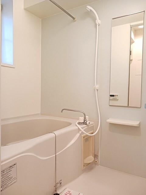 バス・シャワールーム　窓付き広々快適バスルーム♪