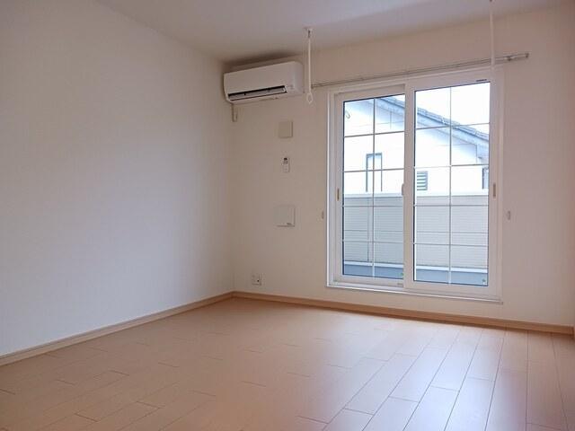 居室・リビング　広くて明るいリビングです！