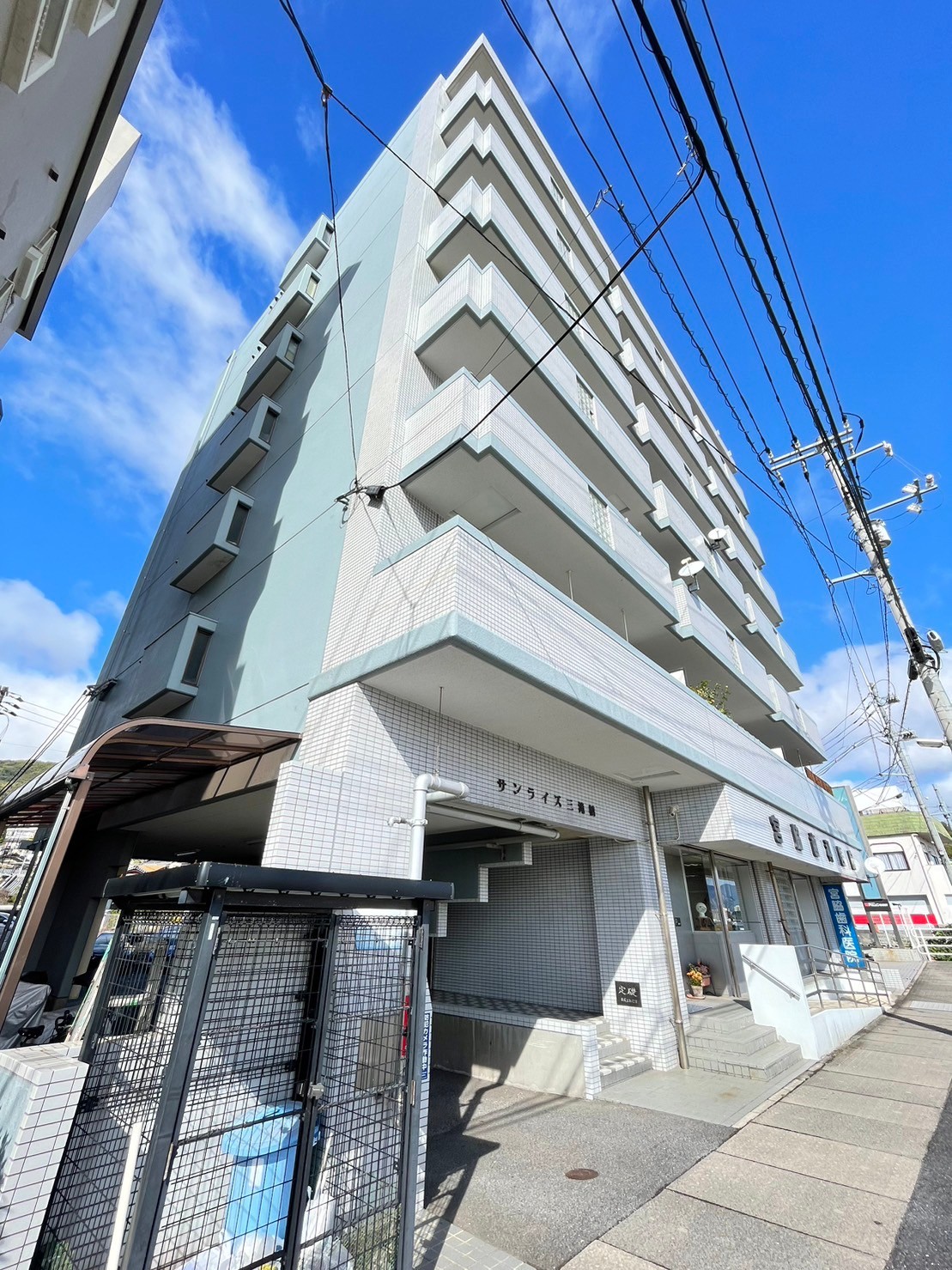 広島市西区三滝本町のマンションの建物外観