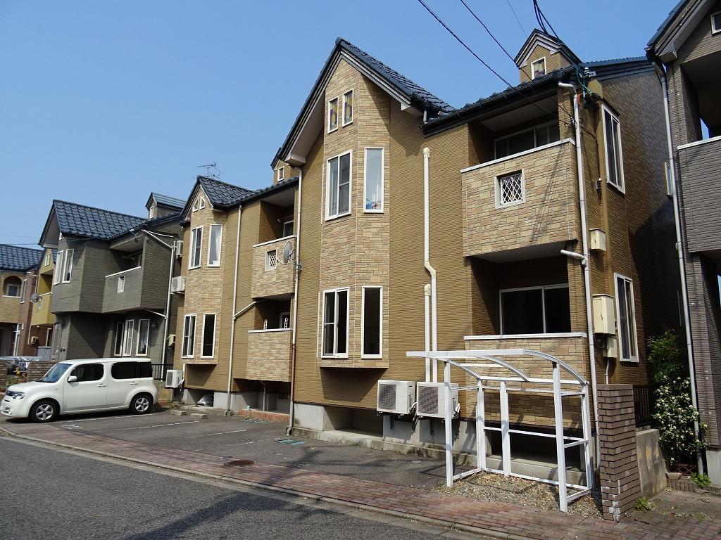 ハイツサンリオ鳥屋野の建物外観